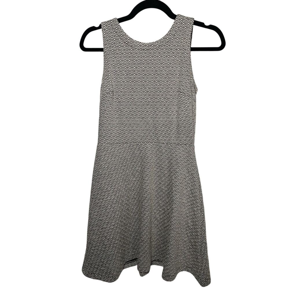 Loft Women’s Black round Neck Sleeveless Sheath Lined Dress Size 0Petite